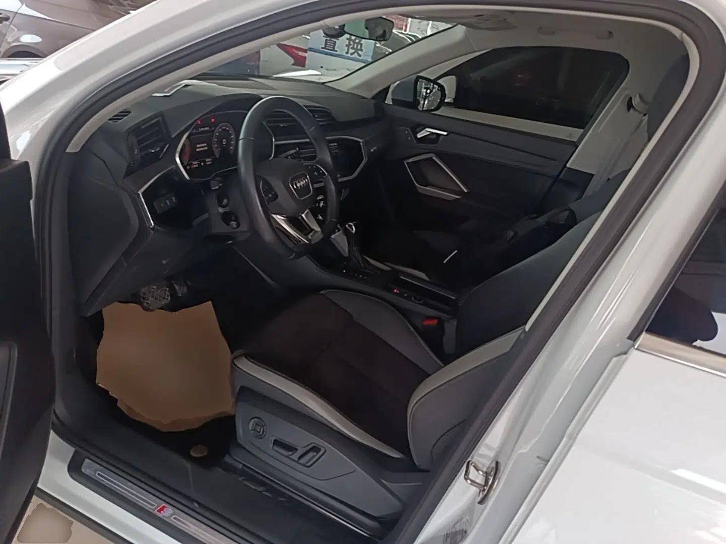 Audi Q3 2022 35 TFSI Fashion Dynamic Model — миниатюра 17