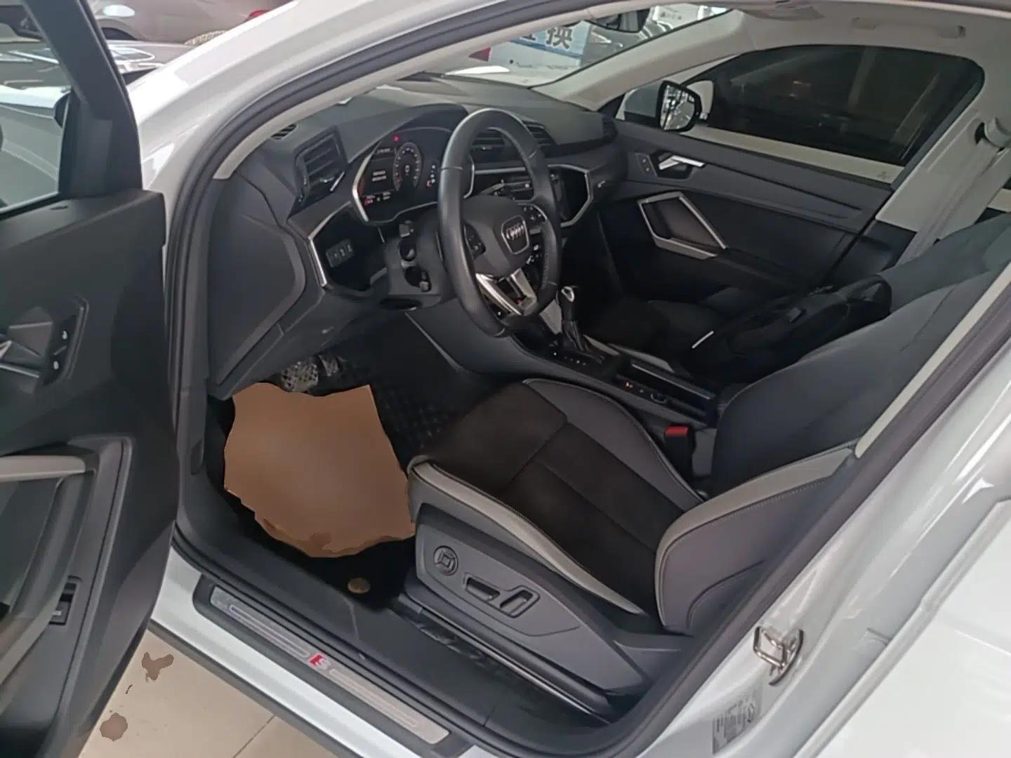Audi Q3 2022 35 TFSI Fashion Dynamic Model — миниатюра 18