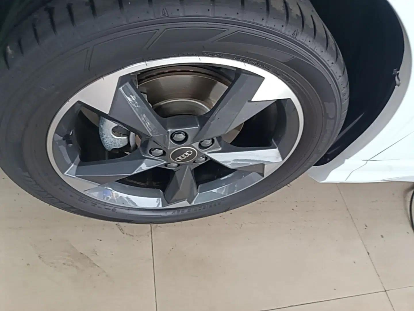 Audi Q3 2022 35 TFSI Fashion Dynamic Model — миниатюра 10