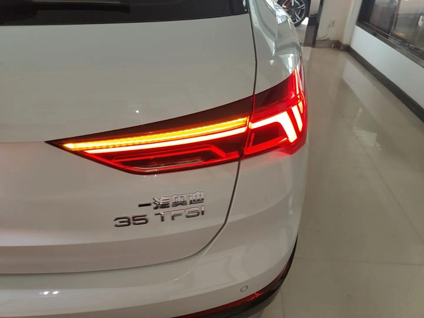 Audi Q3 2023 35 TFSI Fashion Elegant Version (1.5T) — миниатюра 9