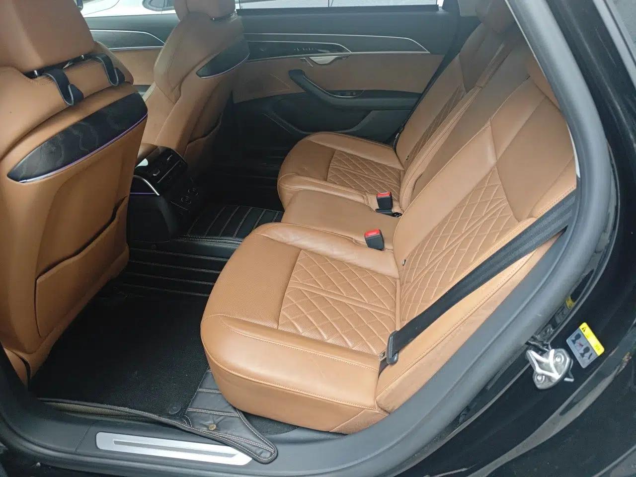 Audi A8 2021 A8L 50 TFSI quattro Comfort Model — миниатюра 17