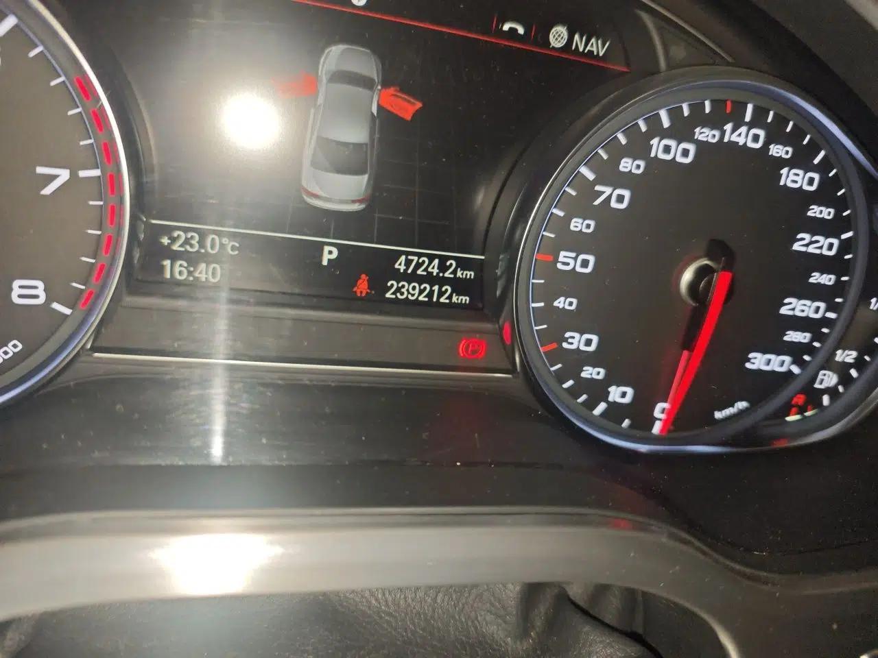 Audi A8 2013 A8L 45 TFSI quattro Comfort model — миниатюра 12