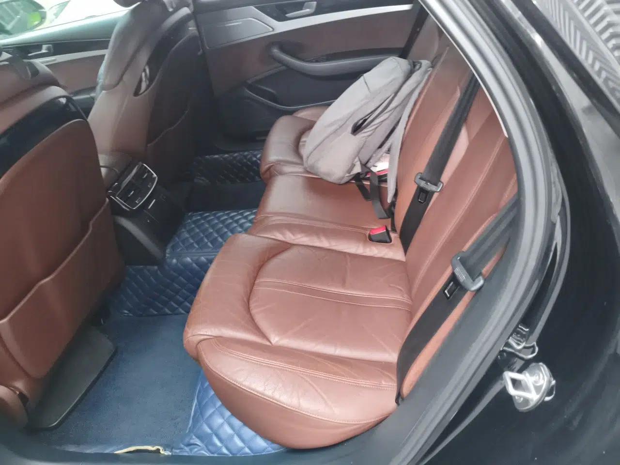Audi A8 2012 A8L 45 TFSI quattro Comfort model — миниатюра 17