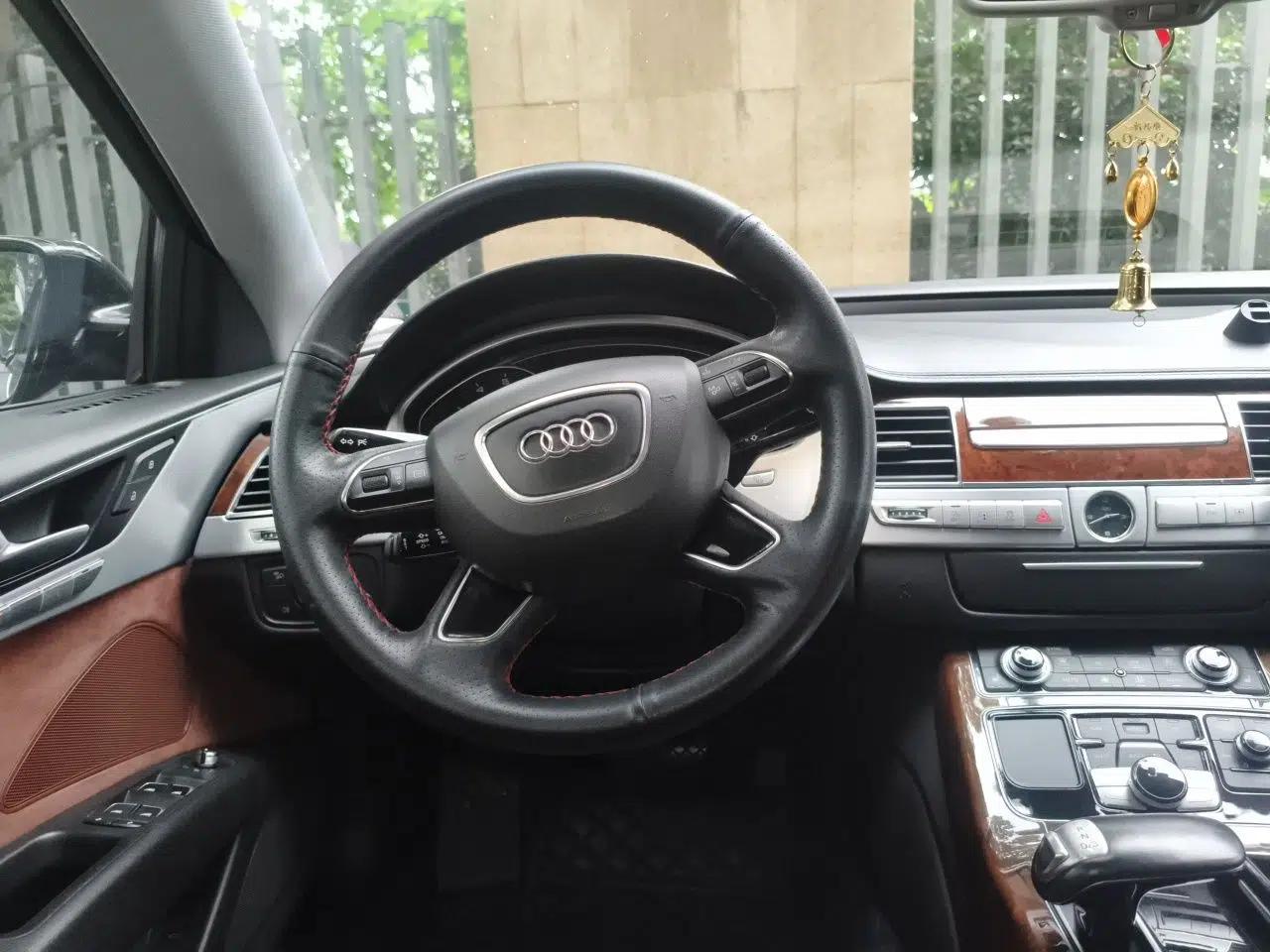 Audi A8 2012 A8L 45 TFSI quattro Comfort model — миниатюра 10