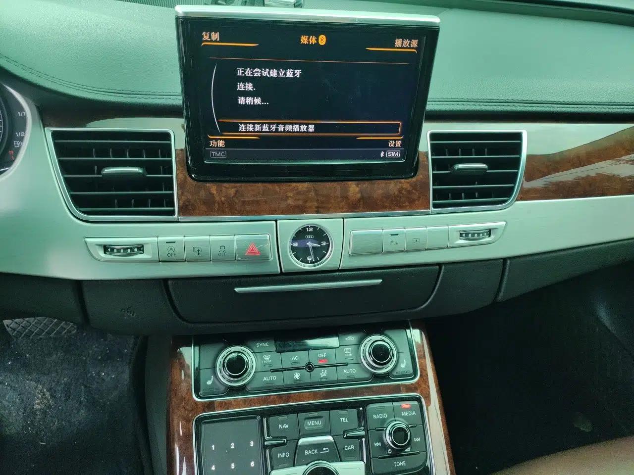 Audi A8 2012 A8L 45 TFSI quattro Comfort model — миниатюра 13