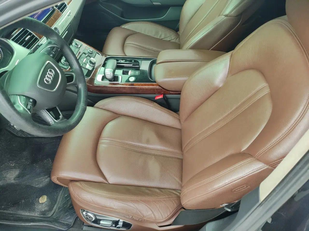 Audi A8 2012 A8L 45 TFSI quattro Comfort model — миниатюра 15