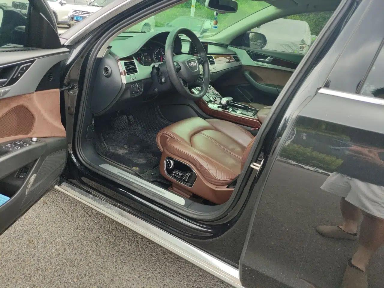 Audi A8 2012 A8L 45 TFSI quattro Comfort model — миниатюра 16