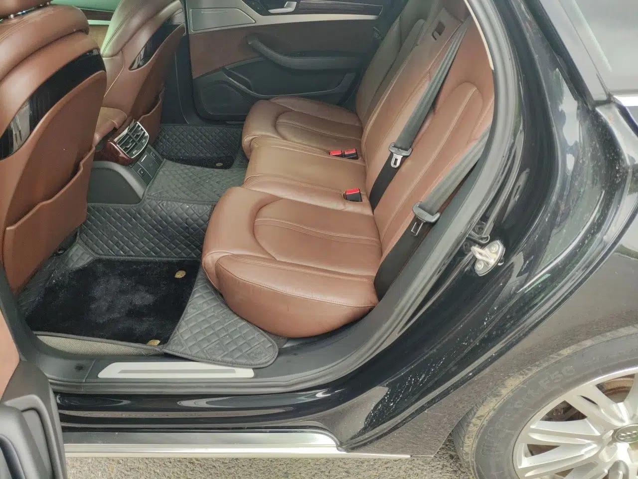 Audi A8 2012 A8L 45 TFSI quattro Comfort model — миниатюра 17