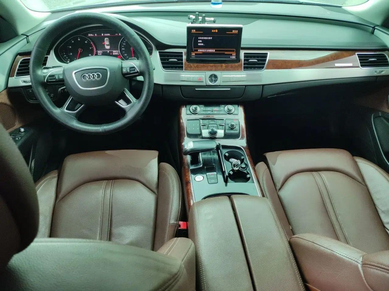 Audi A8 2012 A8L 45 TFSI quattro Comfort model — миниатюра 9