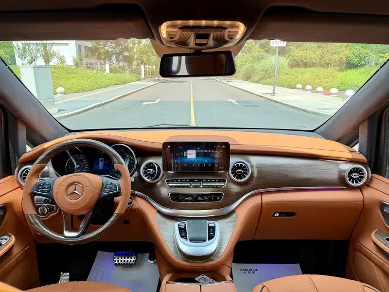 Mercedes-Benz V-Class 2022 V 260 L Long Wheelbase Premium Edition — миниатюра 11