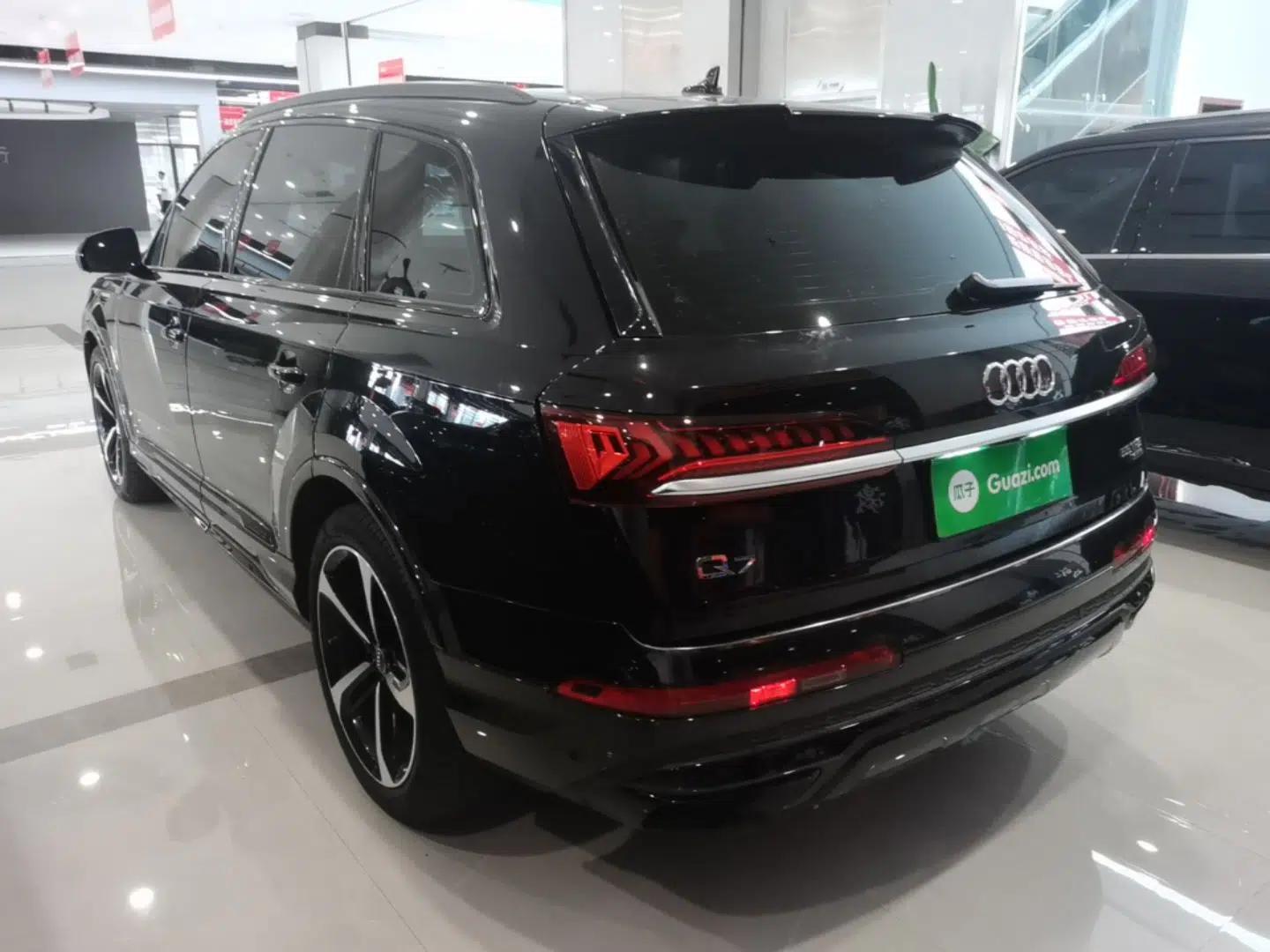 Audi Q7 2020 55 TFSI quattro Black Warrior Exclusive Edition — миниатюра 4