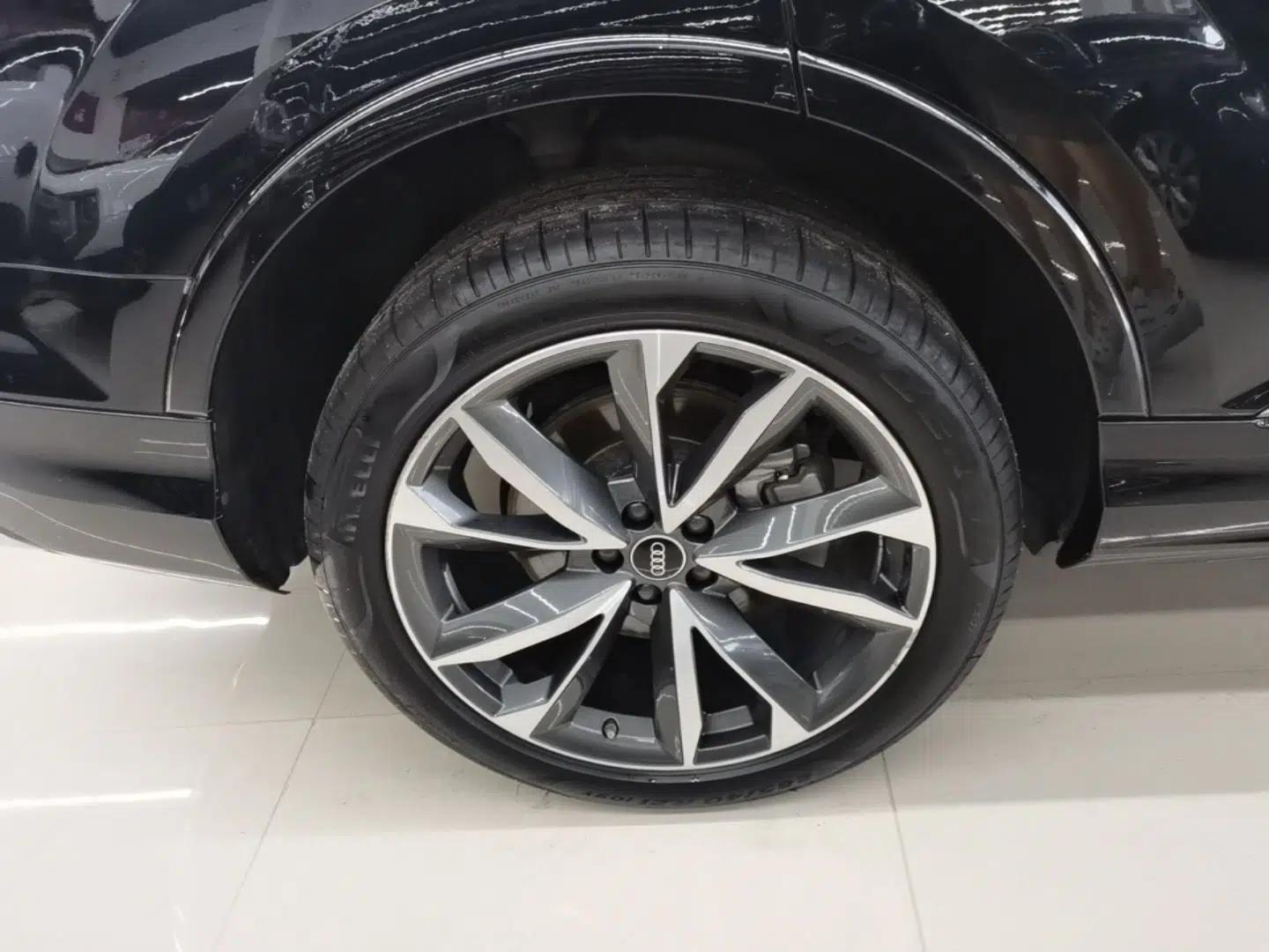 Audi Q7 2021 55 TFSI quattro S line Sport model — миниатюра 11