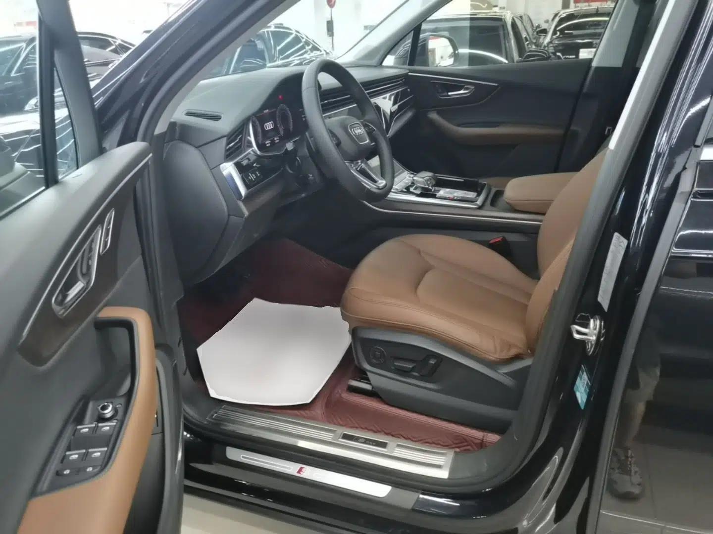 Audi Q7 2021 55 TFSI quattro S line Sport model — миниатюра 18