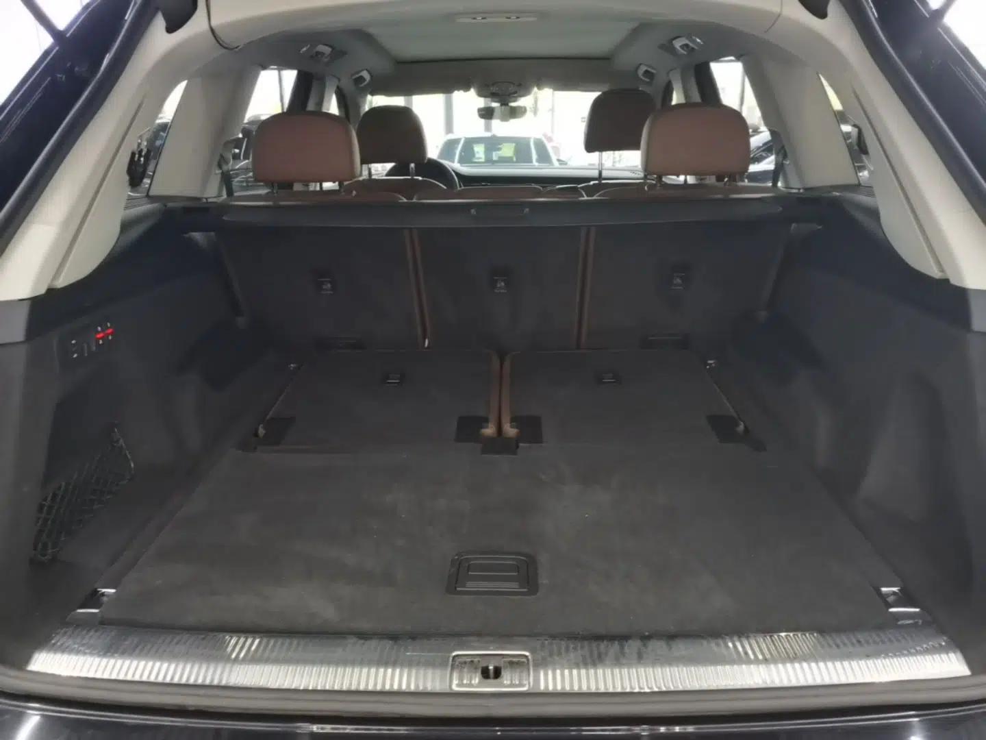 Audi Q7 2021 55 TFSI quattro S line Sport model — миниатюра 22