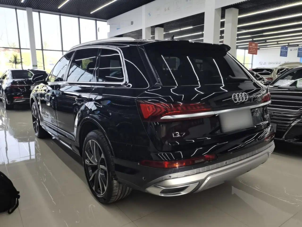 Audi Q7 2021 55 TFSI quattro S line Sport model — миниатюра 4