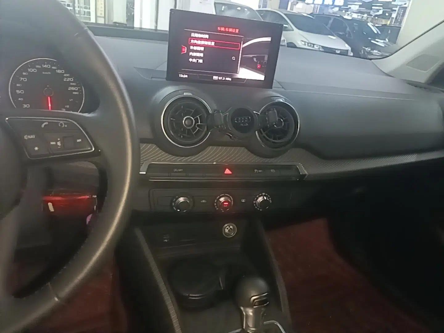 Audi Q2L 2018 35 TFSI Launch Exclusive Edition China VI — миниатюра 15