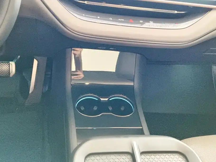 Hongqi EH7 2025 640 AWD Smart Selection Edition — миниатюра 16