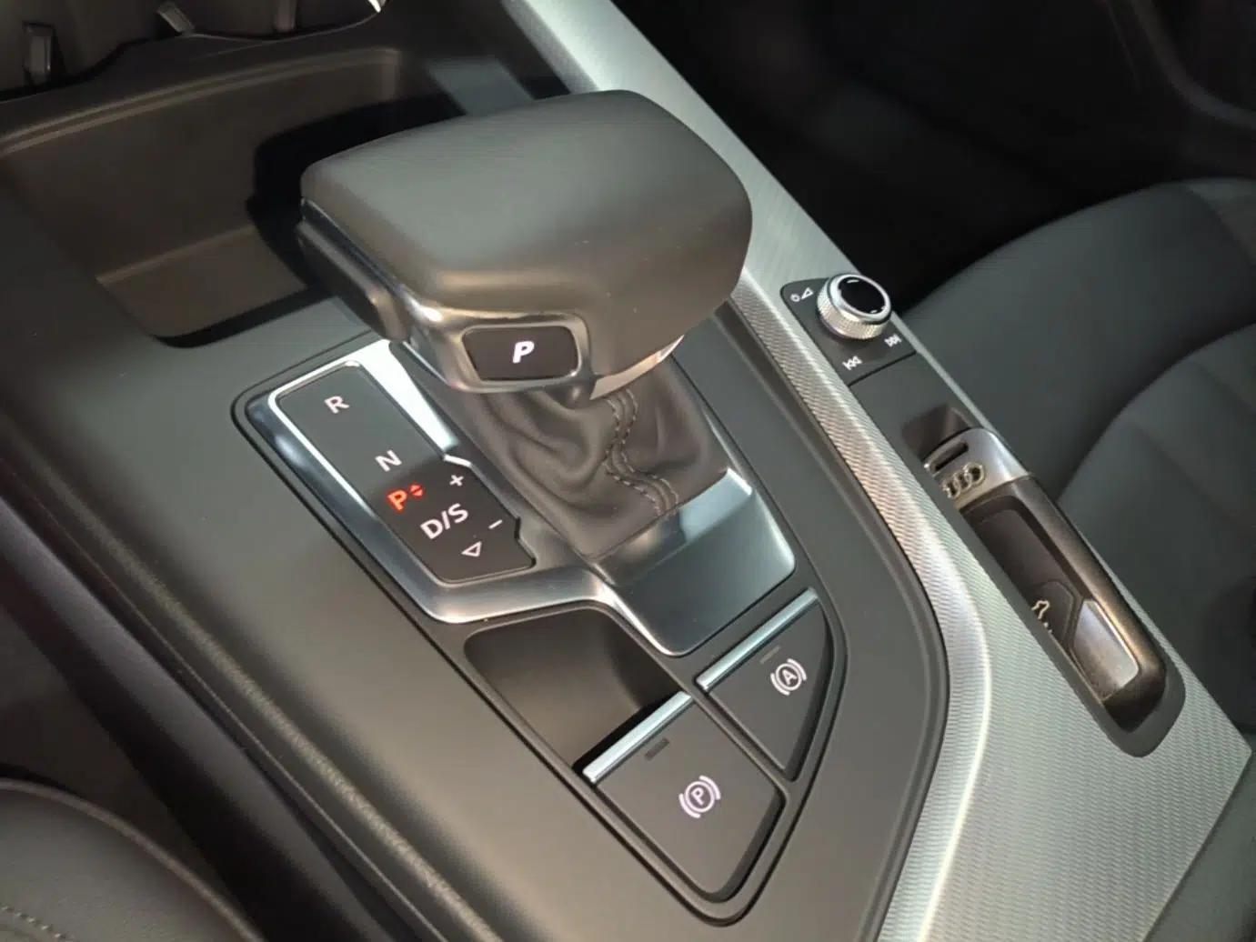 Audi A5 2021 Sportback 40 TFSI Fashionable and Dynamic Model — миниатюра 16