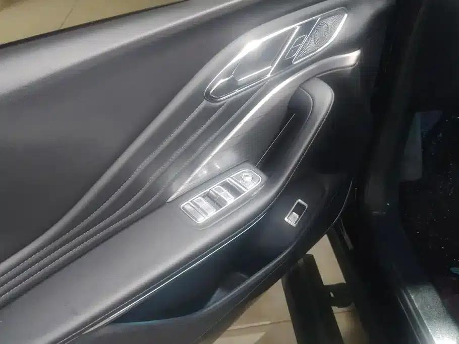 Hongqi HS7 PHEV 2024 2.0T PHEV 2WD Flagship Edition 6-seater — миниатюра 7