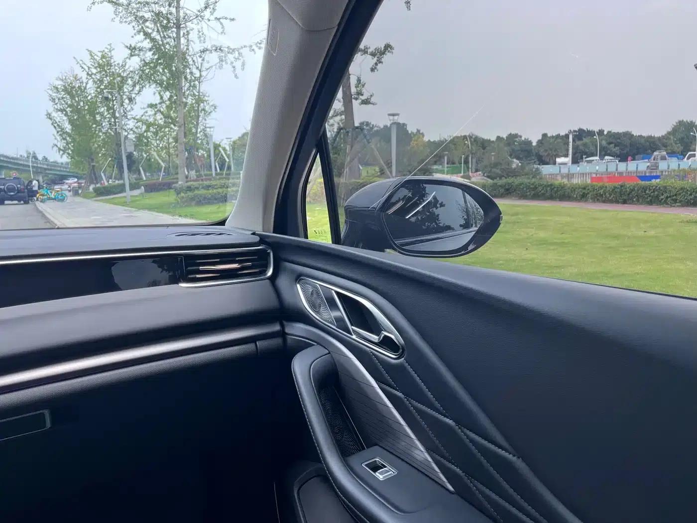 Hongqi HS7 PHEV 2024 2.0T PHEV 4WD Flagship Edition 7-seater — миниатюра 15