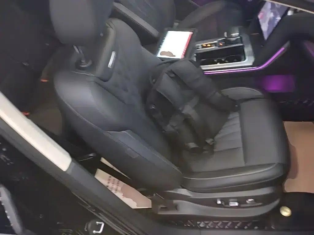Hongqi HS7 PHEV 2024 2.0T PHEV 4WD Flagship Edition 7-seater — миниатюра 25