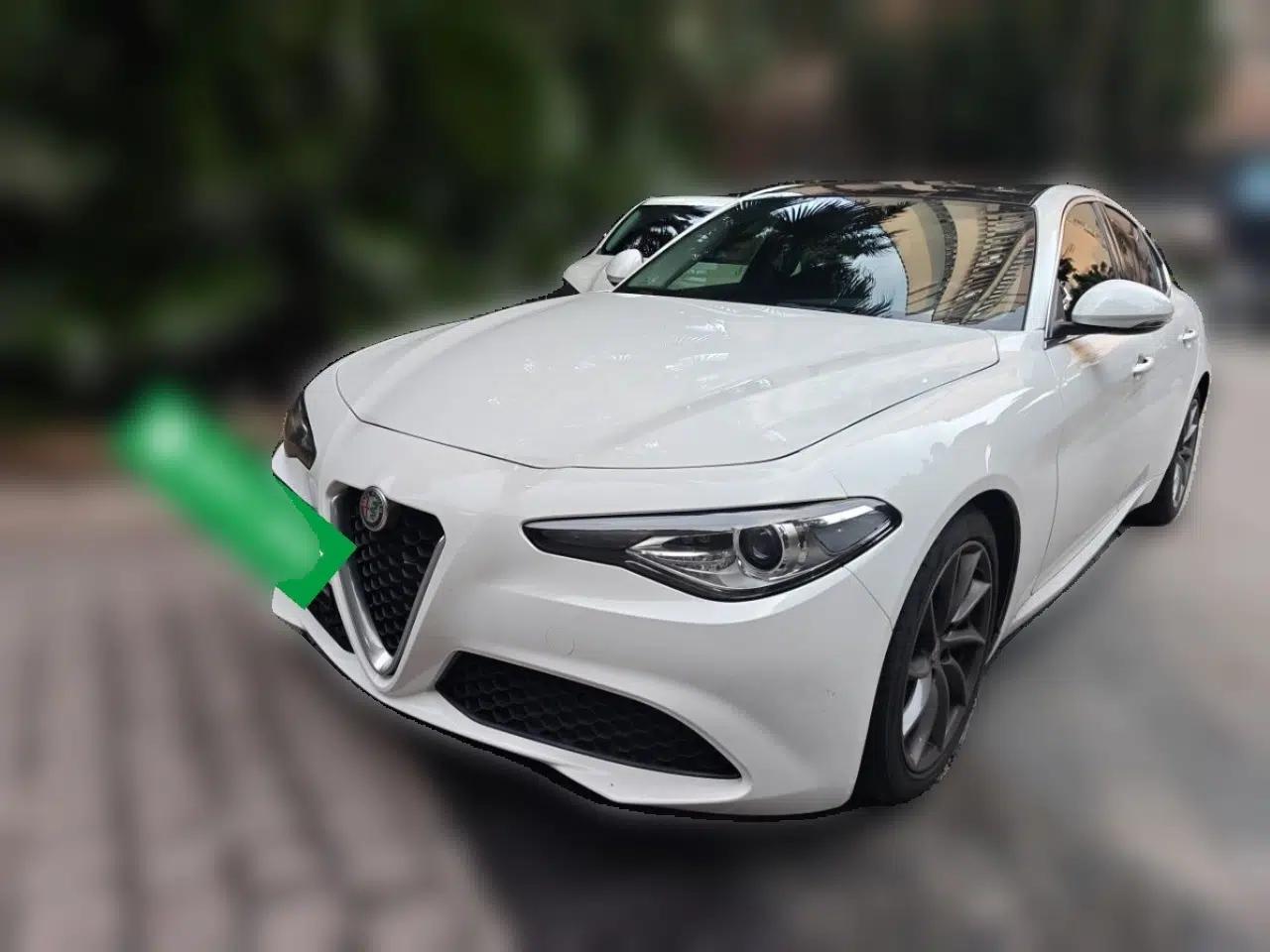Alfa Romeo Giulia 2017 2.0T 200HP Luxury Edition — миниатюра 1