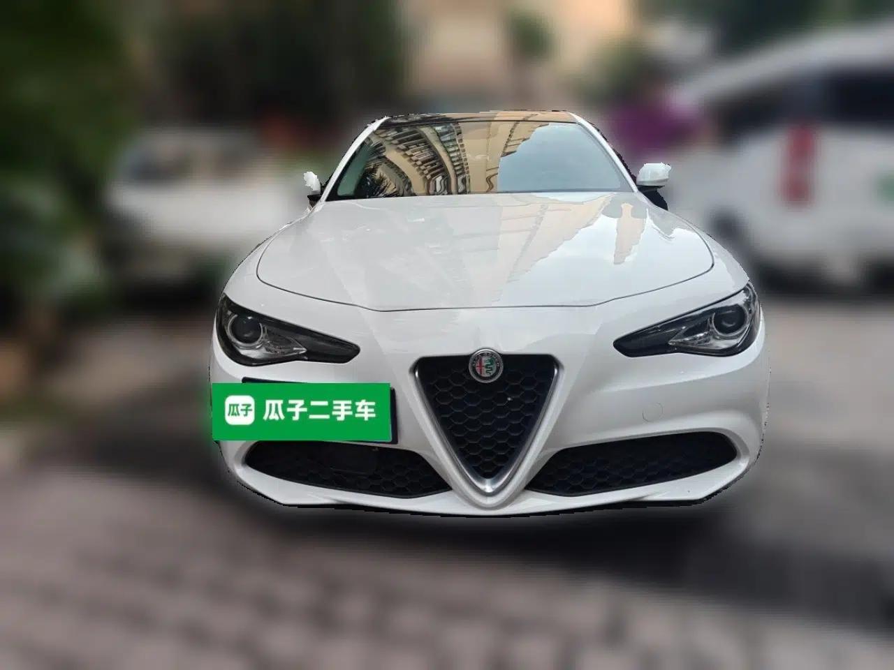 Alfa Romeo Giulia 2017 2.0T 200HP Luxury Edition — миниатюра 2