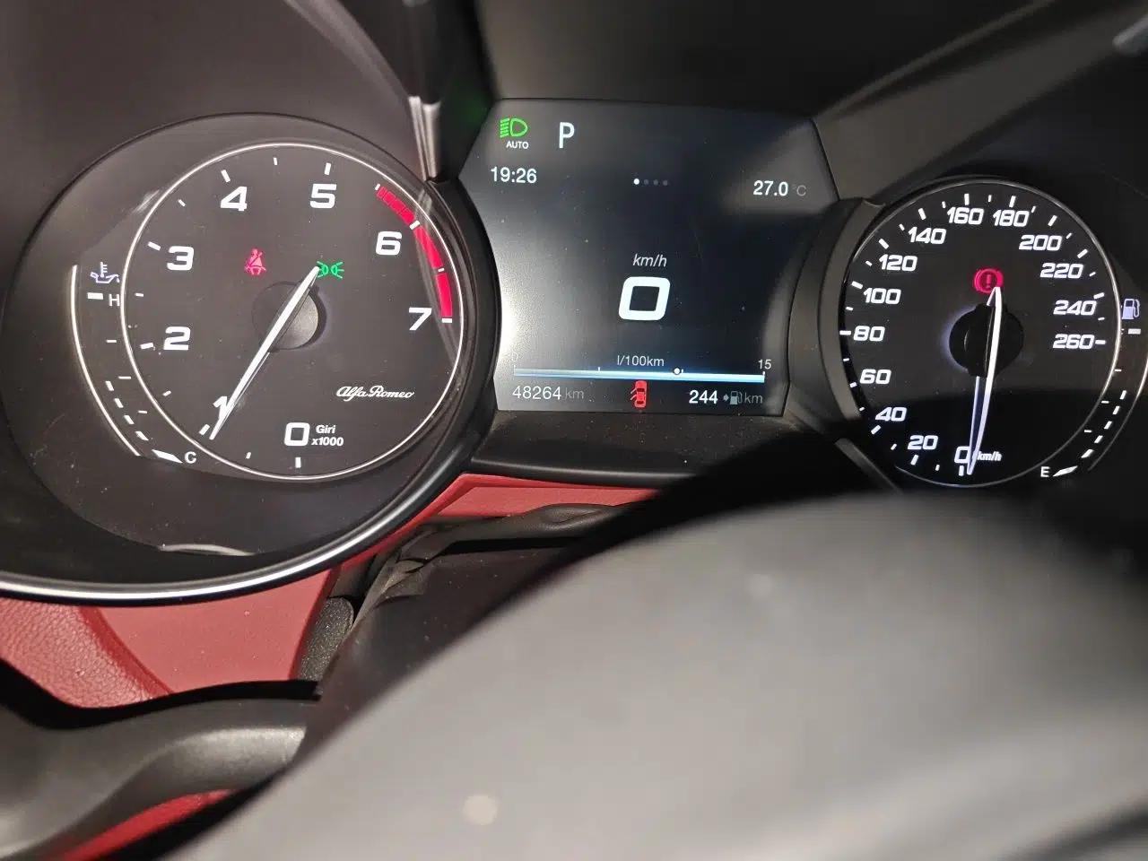 Alfa Romeo Giulia 2017 2.0T 200HP Luxury Edition — миниатюра 12