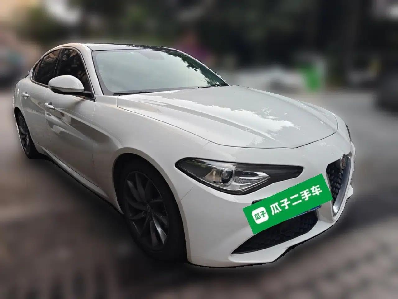 Alfa Romeo Giulia 2017 2.0T 200HP Luxury Edition — миниатюра 3