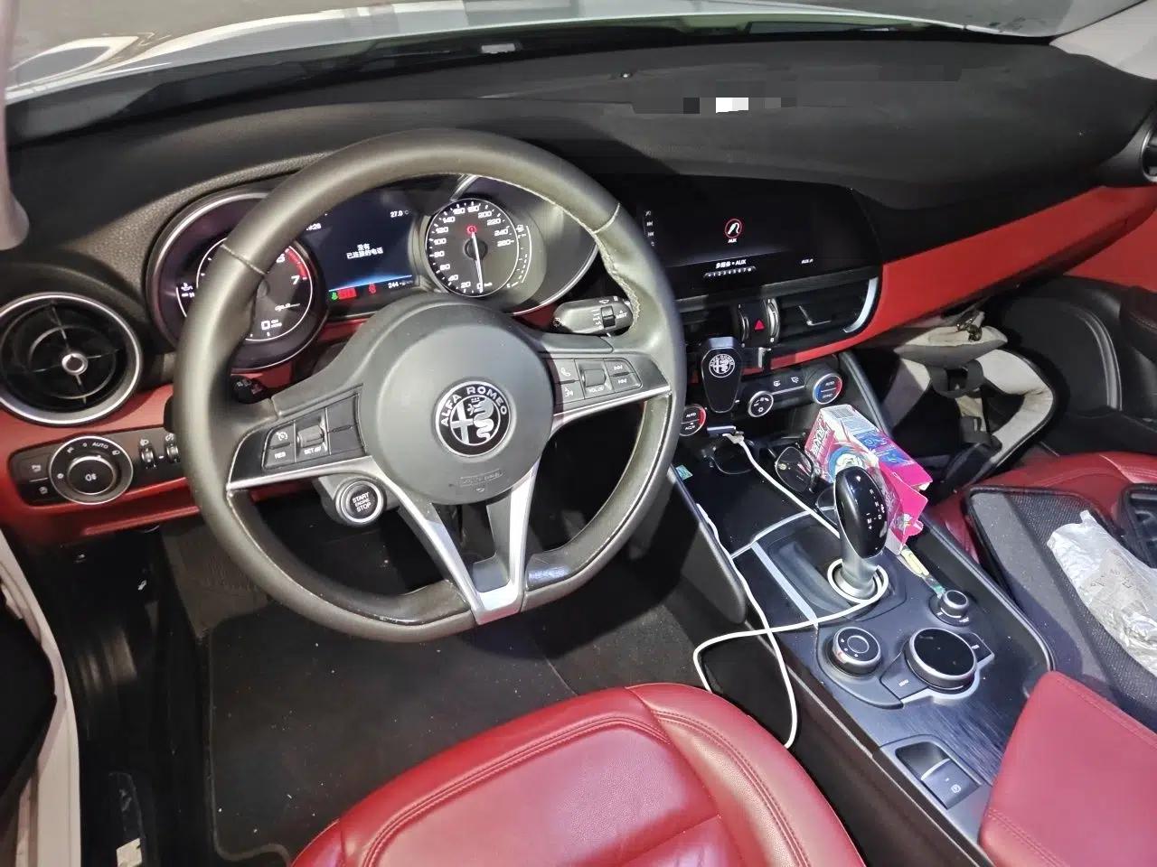 Alfa Romeo Giulia 2017 2.0T 200HP Luxury Edition — миниатюра 9