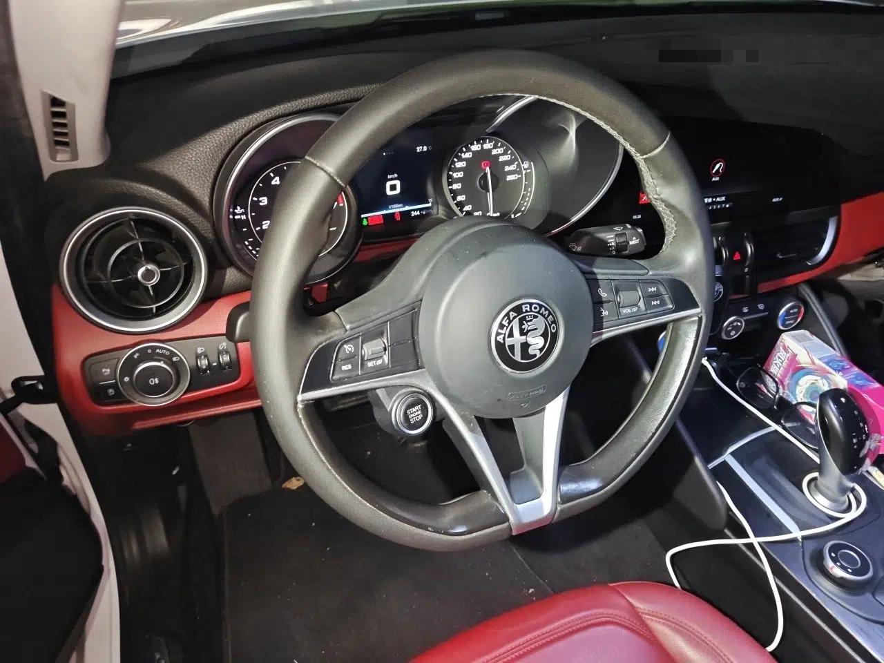 Alfa Romeo Giulia 2017 2.0T 200HP Luxury Edition — миниатюра 10
