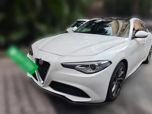 Alfa Romeo Giulia 2017 2.0T 200HP Luxury Edition