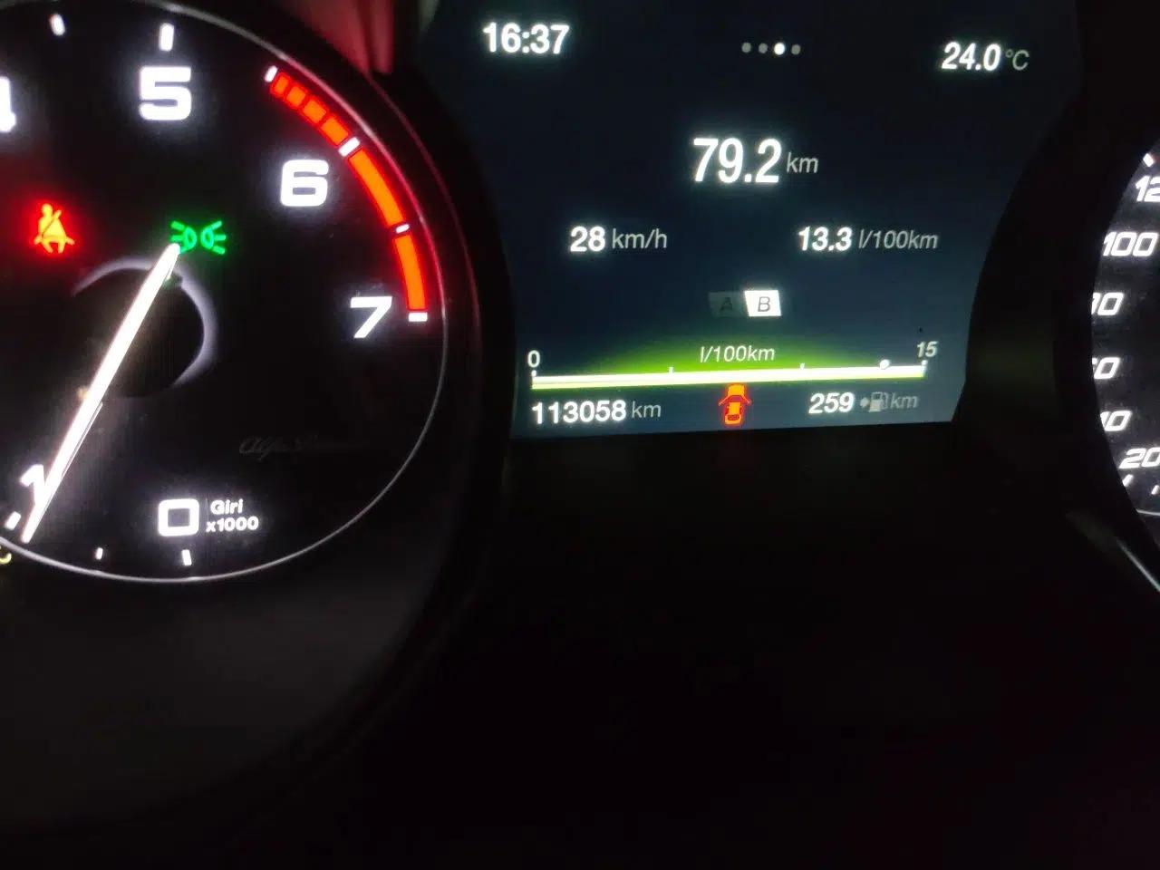 Alfa Romeo Giulia 2017 2.0T 200HP Luxury Edition — миниатюра 12