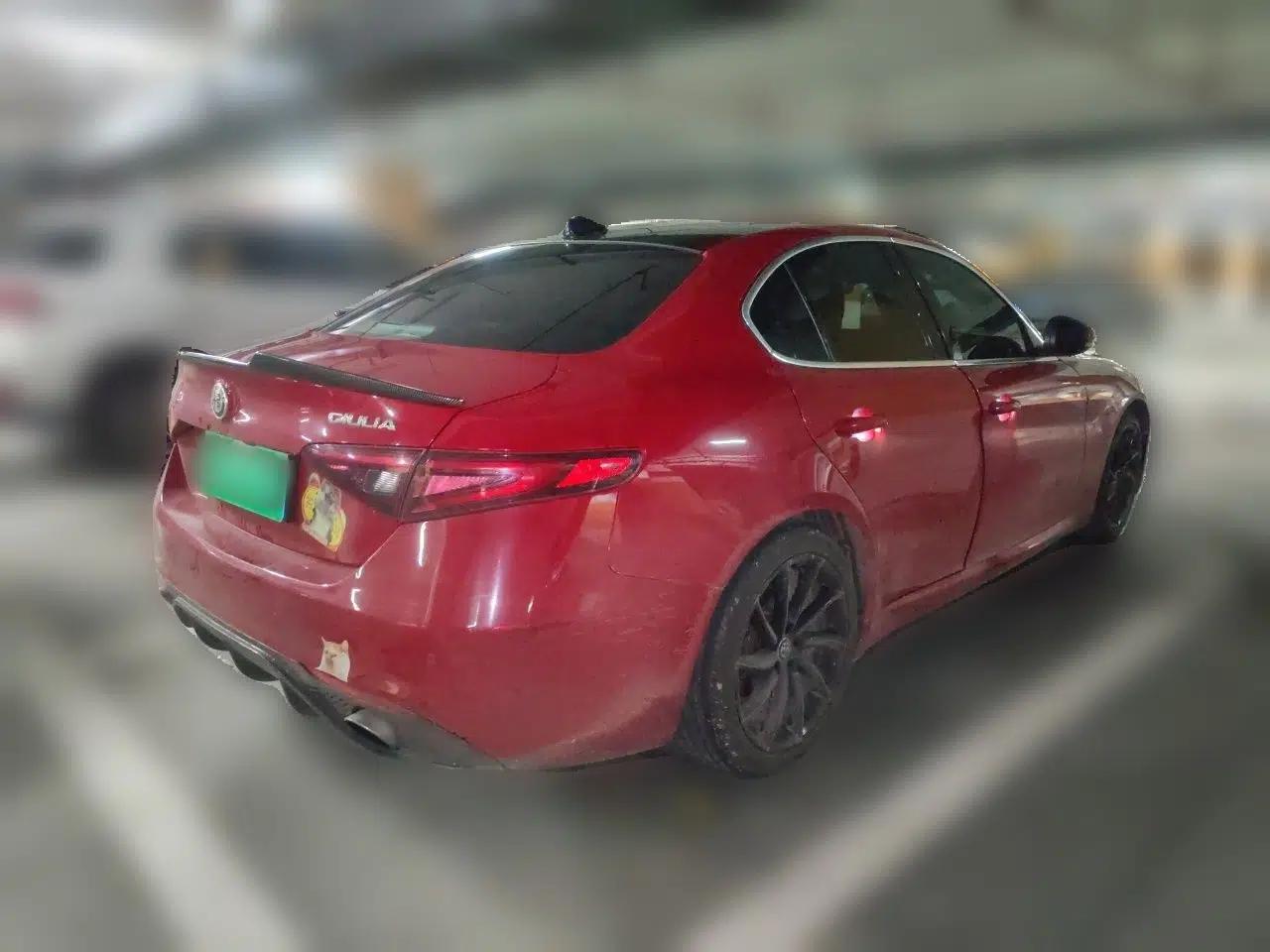 Alfa Romeo Giulia 2017 2.0T 200HP Luxury Edition — миниатюра 6