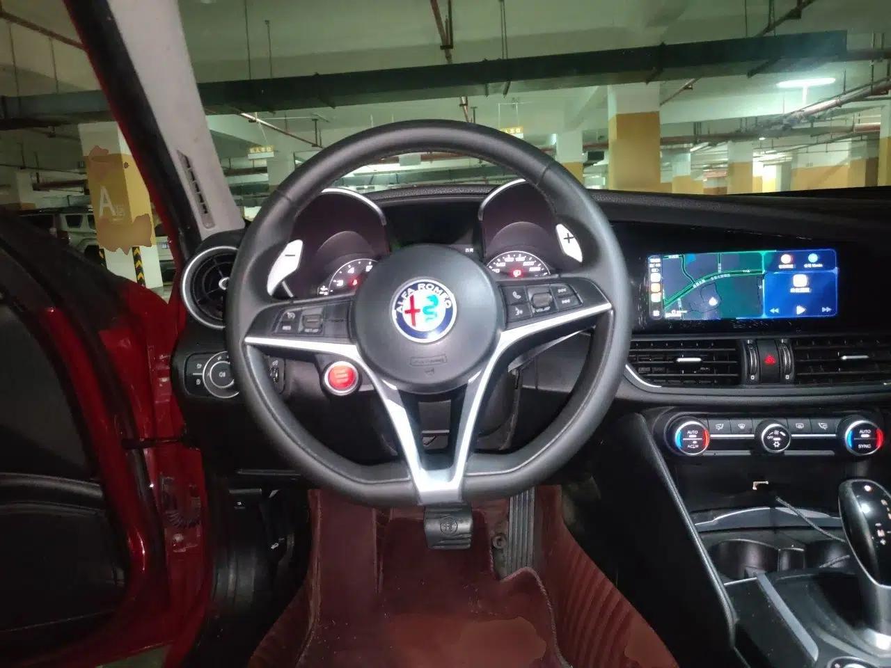 Alfa Romeo Giulia 2017 2.0T 200HP Luxury Edition — миниатюра 10