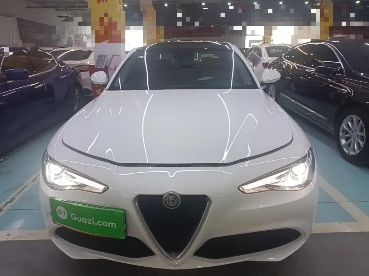 Alfa Romeo Giulia 2017 2.0T 200HP Luxury Edition — миниатюра 2