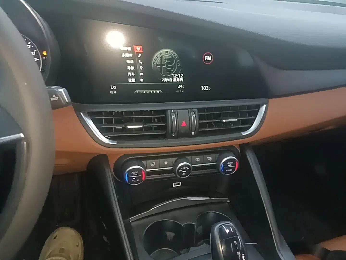 Alfa Romeo Giulia 2017 2.0T 200HP Luxury Edition — миниатюра 15