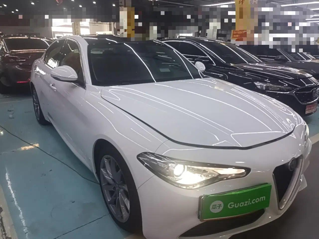 Alfa Romeo Giulia 2017 2.0T 200HP Luxury Edition — миниатюра 3