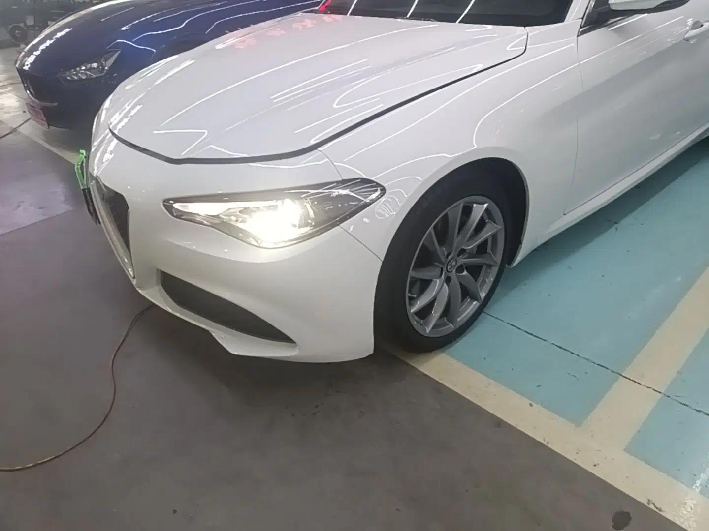 Alfa Romeo Giulia 2017 2.0T 200HP Luxury Edition — миниатюра 8