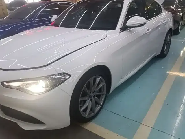 Alfa Romeo Giulia 2017 2.0T 200HP Luxury Edition