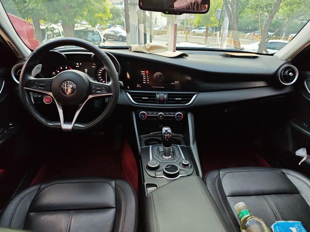 Alfa Romeo Giulia 2017 2.0T 280HP Luxury Edition — миниатюра 9