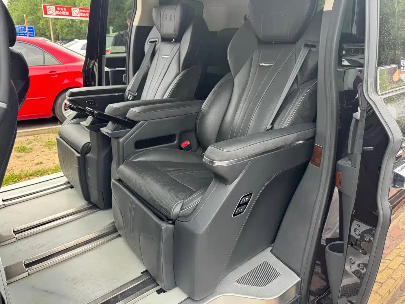 Hongqi HQ9 PHEV 2024 2.0T AWD Luxury Edition — миниатюра 12