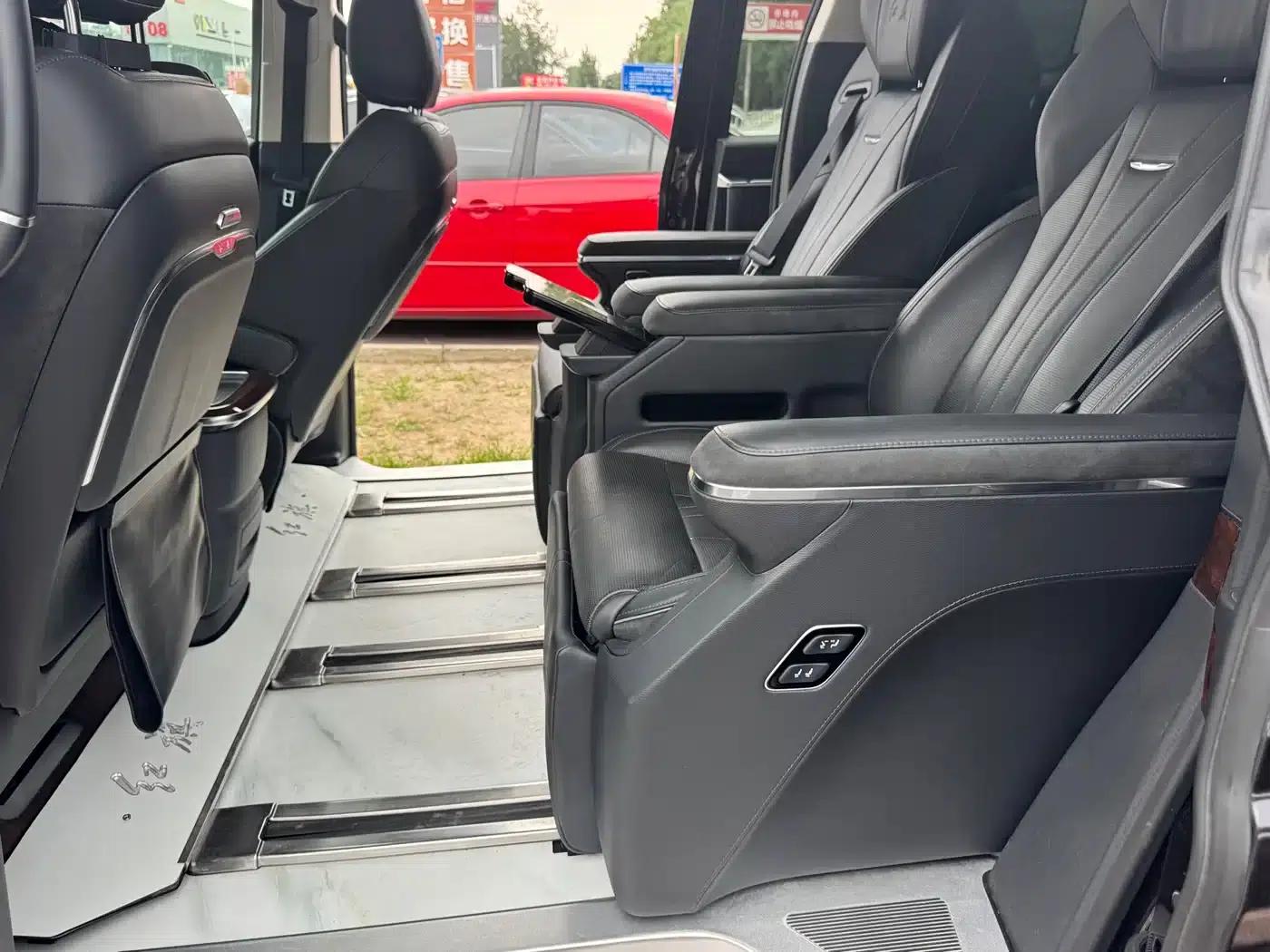 Hongqi HQ9 PHEV 2024 2.0T AWD Luxury Edition — миниатюра 13