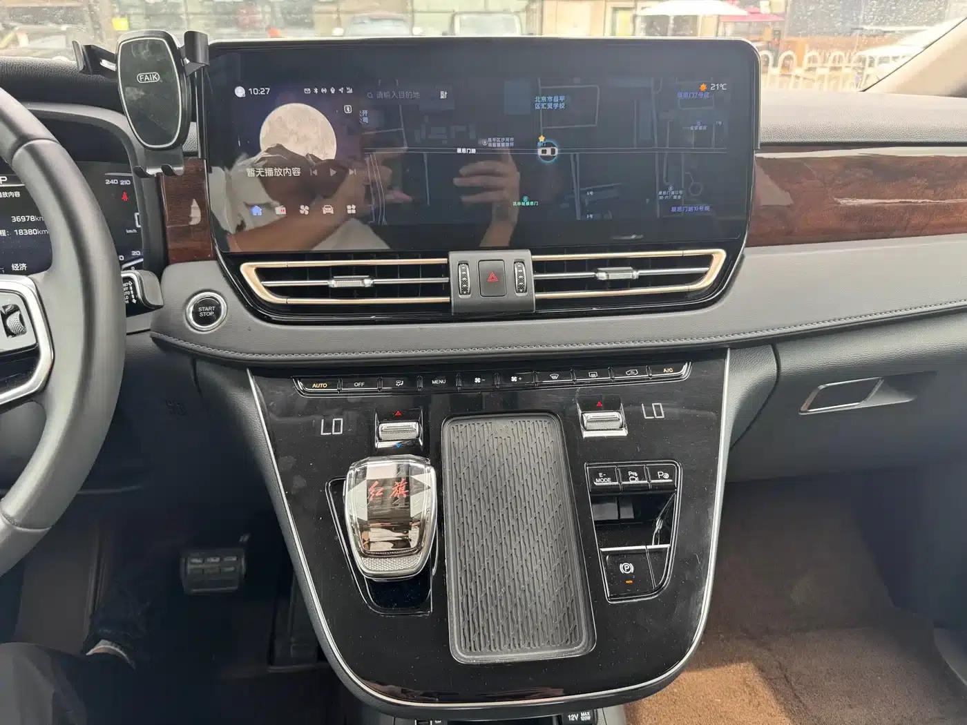 Hongqi HQ9 PHEV 2024 2.0T AWD Luxury Edition — миниатюра 9