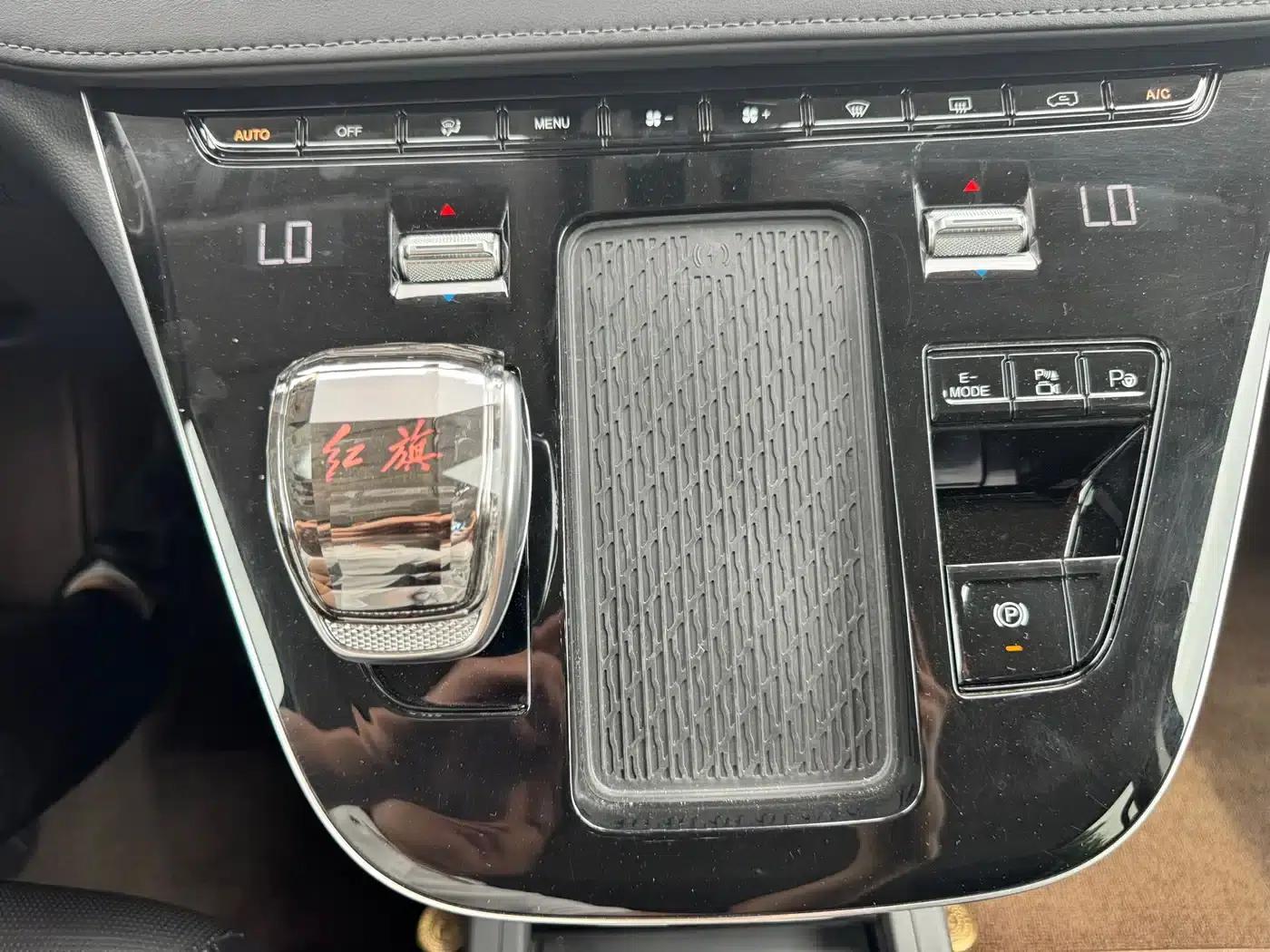 Hongqi HQ9 PHEV 2024 2.0T AWD Luxury Edition — миниатюра 10