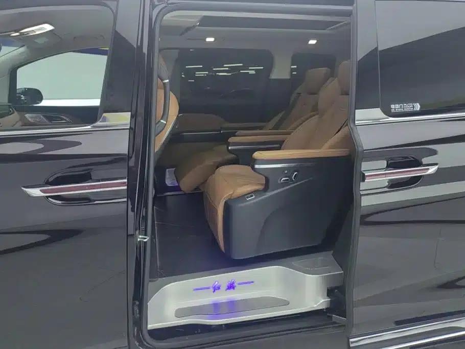 Hongqi HQ9 PHEV 2024 2.0T AWD Business Edition — миниатюра 11