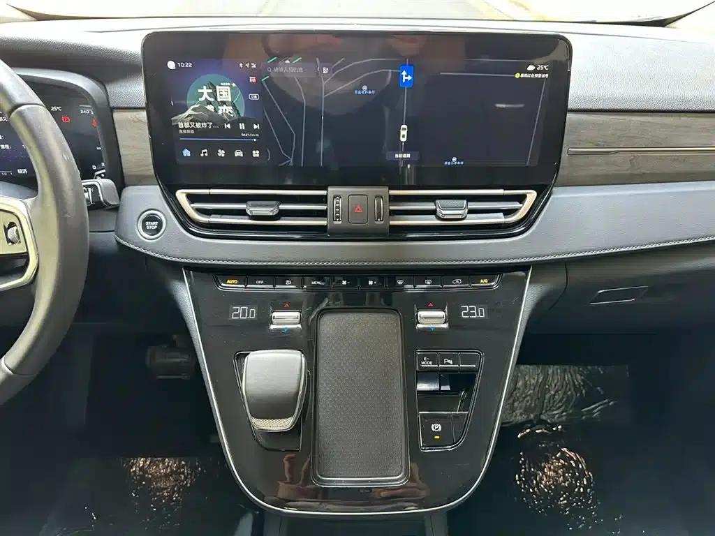 Hongqi HQ9 PHEV 2024 2.0T AWD Business Edition — миниатюра 14