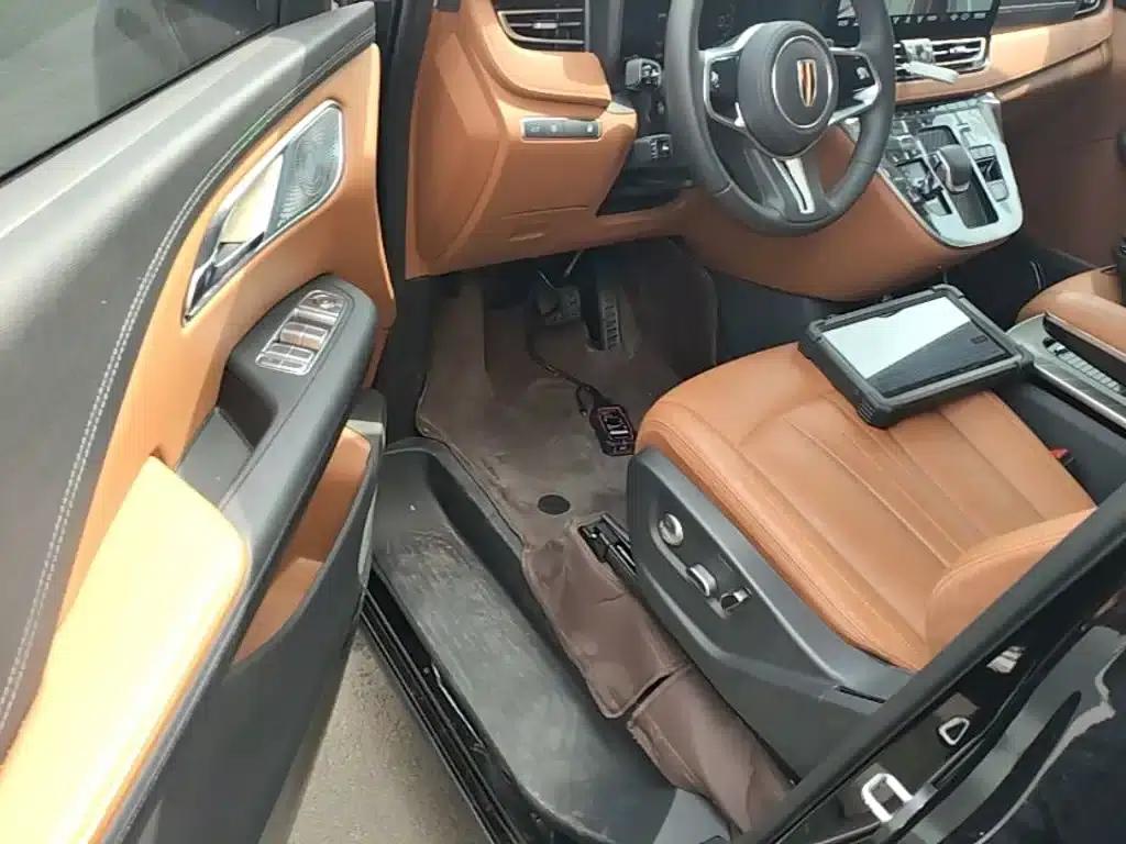 Hongqi HQ9 PHEV 2024 2.0T AWD Business Edition — миниатюра 16