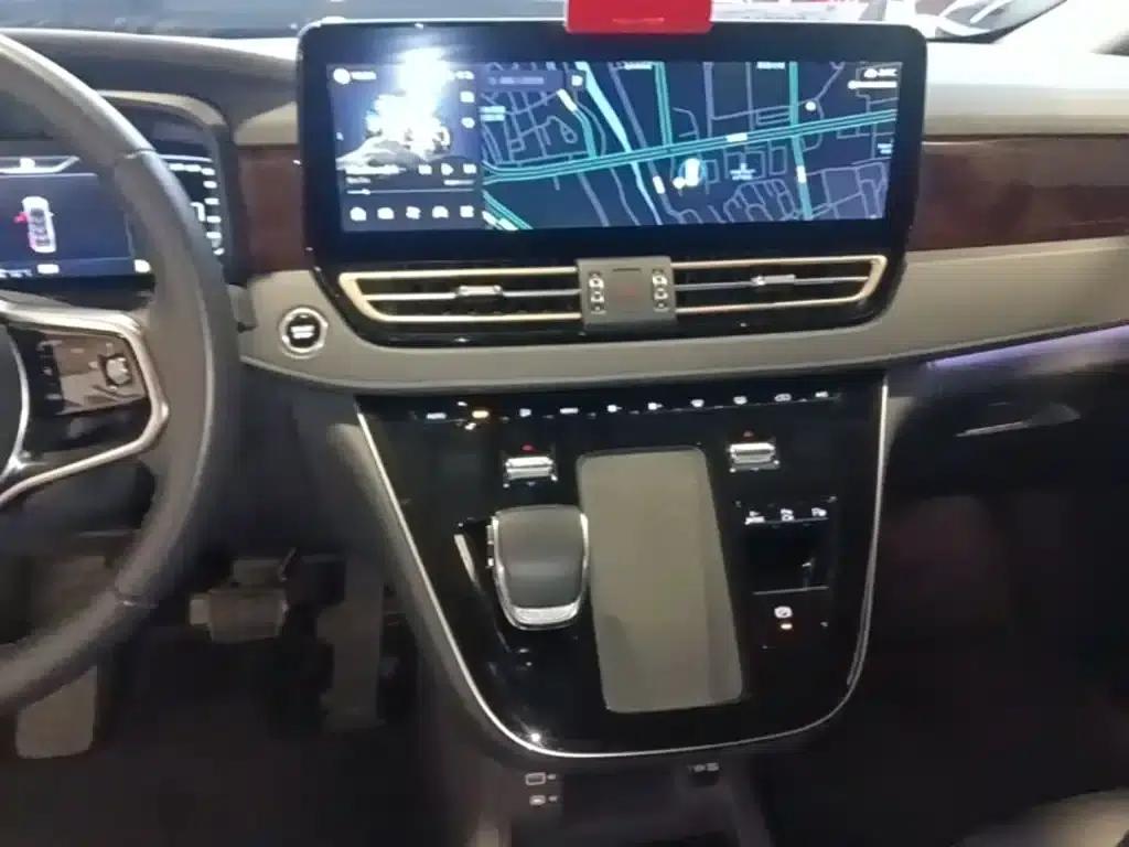Hongqi HQ9 PHEV 2024 2.0T AWD Luxury Edition — миниатюра 13