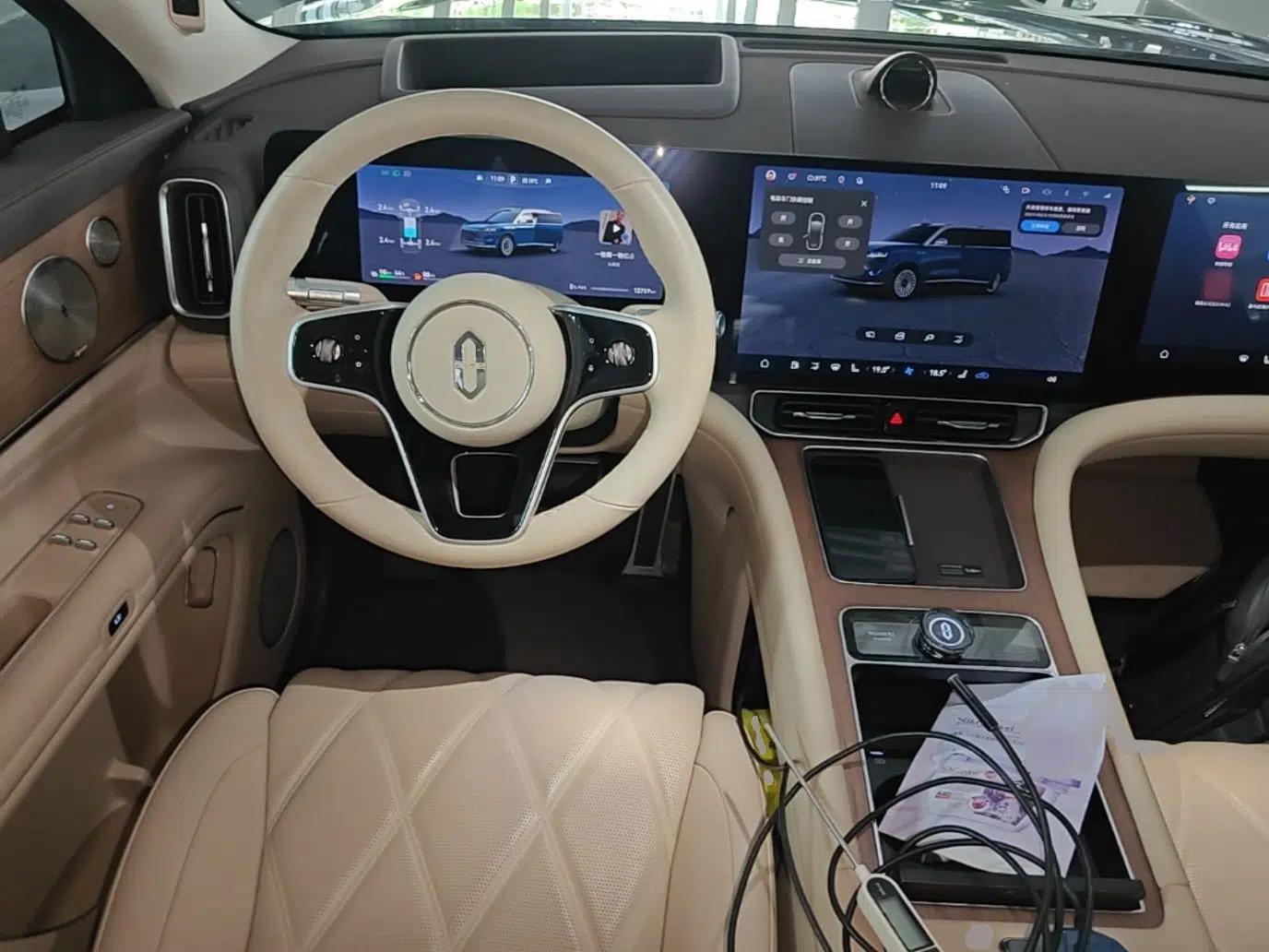 Hima AITO M9 2025 Extended-Range Ultra Version 52 kWh 6-Seater — миниатюра 12
